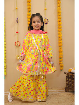 Misbis - Girls Floral Printed Kurta And Sharara With Dupatta Yellow