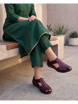Global Step - Maroon Round Toe Posh Mules