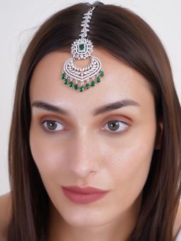 Adwitiya - Women Leaf Design Ad Green Emerald Maang Tikka