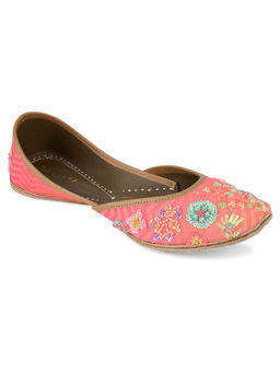 Coral Haze - Women's Coral Zig Zag Print Base With Hand Embroidered Juttis
