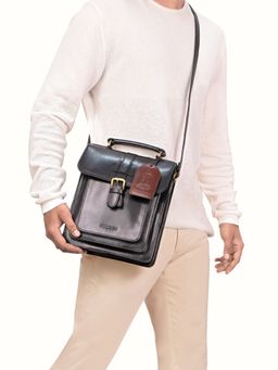 Hidesign - Sustain 04 Messenger Crossbody Sling Bag Black with Detachable Adjustable Strap (M)