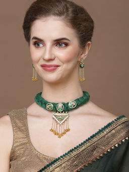 Dugran By Dugristyle - Green & Gold Choker Necklace Kundan & Pearls