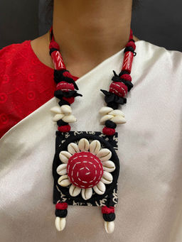 Digital Dress Room - Short Cotton Cloth Flower and Sea Shell Design Jewellery Set