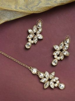 OOMPH - Gold Tone Kundan Jadau Maangtikka Set with Drop Earrings