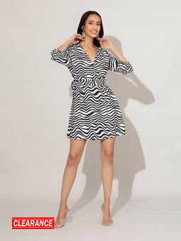 Twenty Dresses by Nykaa Fashion - Black and White Wave Printed Fit and Flare Dress With Belt