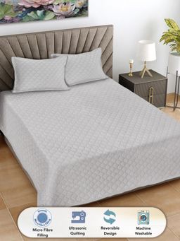 FABINALIV - Light Grey Solid Blend Reversible Quilted Bedcover with 2 Pillow Covers (King)