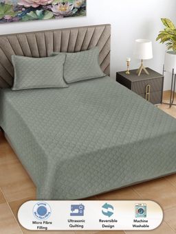 FABINALIV - Light Green Solid Blend Reversible Quilted Bedcover with 2 Pillow Covers (King)