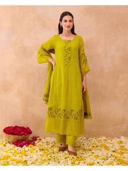 Taro India - Amber Bloom Kurta Set With Pant And Dupatta