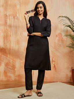 Vastramay - Women Rayon Cotton Textured Kurta Pyjama (Set of 2)