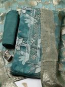 Green color option, Sold out, Currently selected