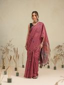 Maroon color option, Currently selected