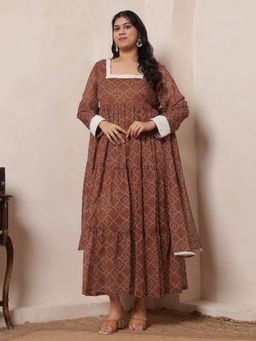 Deebaco - Women Bandhani Print Chiffon Ethnic Tan Maxi Dress With Dupatta