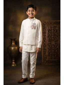 Lagorii - White Embroidered Kurta Set With Mandarin Collar