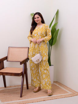 Meera Fab - Yellow Floral Regular Cotton Kurti and Pant