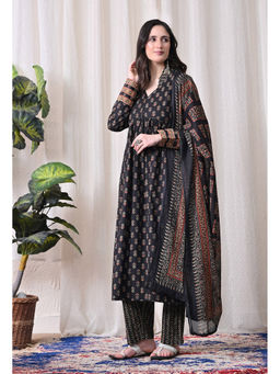 Meera Fab - Black Floral Regular Cotton Kurta with Pant and Dupatta
