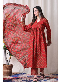 Meera Fab - Maroon Floral Regular Cotton Kurta with Pant and Dupatta