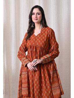 Meera Fab - Rust Floral Regular Cotton Kurta with Pant and Dupatta