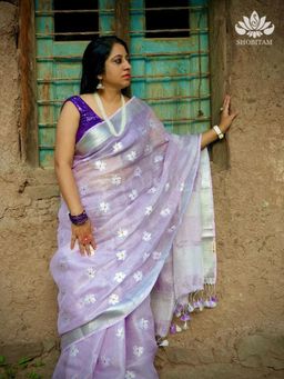 Shobitam - Lavender Parijaat Flower Embroidery Tissue Linen Saree With Unstitched Blouse