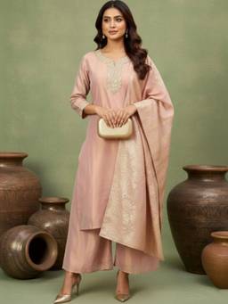 Gahan - Women Kurta Features A Straight Fit and Pant with Dupatta - Peach