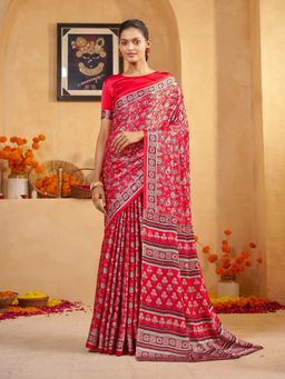 Garden VARELI - Women Crepe Satin Paisley Printed Red Saree with Unstitched Blouse