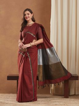 SERONA FABRICS - Maroon Pure Cotton Tassels Handloom Saree With Unstitched Blouse