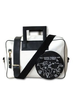 Strutt - Unisex Wild and Free Travel Duffel Bag (M)