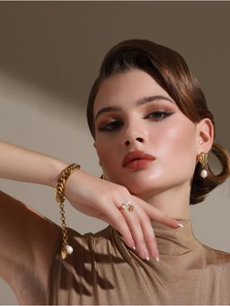 Dusala India - White Shell Chic Bracelet