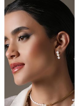 Dusala India - White Chic Earrings