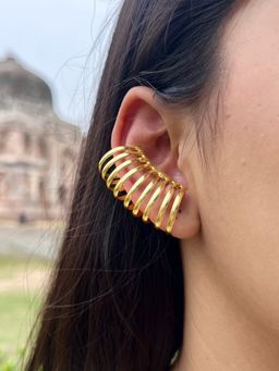 ISHKAARA - Bold Sleek Earcuff -Gold