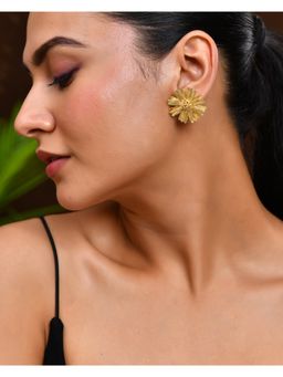 VOJ - 22K Gold Plated Anti Tarnish Elegant Floral Shaped Stud Earrings -Gold