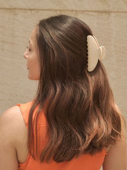 Hair Drama Co. - Everyday Luxe Pastel Claw Clip - Tan