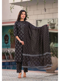The Kapas - Black & Gray Embroider Details Kurta With Pant & Dupatta (Set of 3)