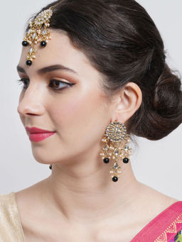Karatcart - Gold Plated Embellished Black Kundan Tassel Earrings with Maangtikka