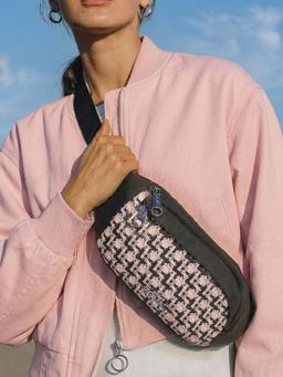 Zouk - Off White Women's Carter Checks Faye Fanny Pack