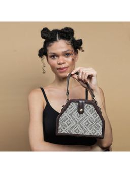 Gonecase - Off White Classic Trapezium Sling Bag with Detachable Straps