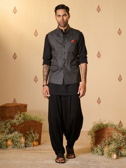 S&N by Shantnu Nikhil - Crest Detail Black Waistcoat