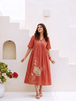 ZUMMER - Embroidered Midi Dress