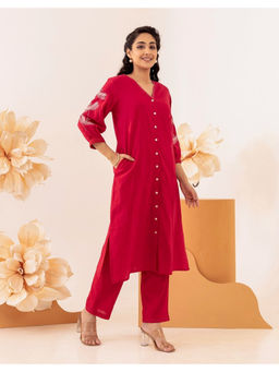 CUSTARD - Red Cotton Flower Embroidered Kurta with Pant (Set of 2)