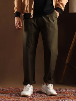 Campus Sutra - Mens Dark Olive Solid-Pleated Trouser