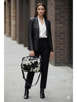 it luggage - Sheen TEX COW Hard Vanity Bag With Detachable Strap