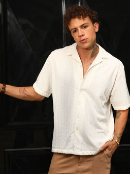 Campus Sutra - Mens Powder White Rhombus-Texture Oversized Shirt