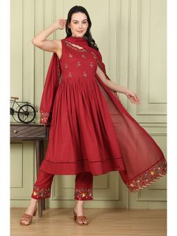 W - Maroon Floral Pure Cotton Sleeveless Kurta with Pant and Dupatta (Set of 3)