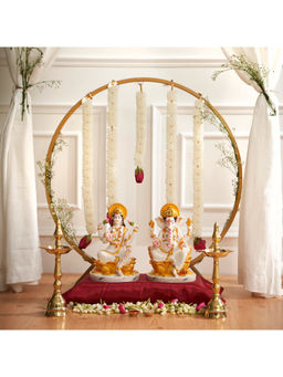 DecorTwist - Circular Backdrop Stand Gold