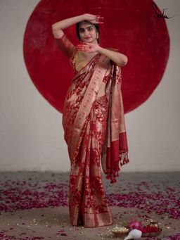Suta - Red Woven Woven Saree without Blouse