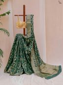 Green color option, Sold out, Currently selected
