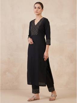 SAANTHA - Black Cotton Embroidery Kurta With Pant