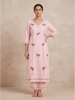 SAANTHA - Pink Cotton Floral Motif Embroidery Kurta With Pant