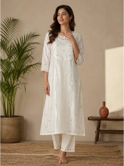 SAANTHA - Ivory Chanderi Embroidered Kurta With Pant