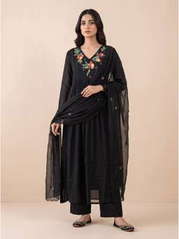 SAANTHA - Black Mul Chanderi Kurta With Pant And Dupatta