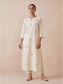 SAANTHA - Cream Chanderi Embroidery Kurta With Pant